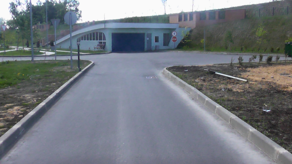 Дорога в коттеджном поселке после 4-х лет эксплуатации. Московская область